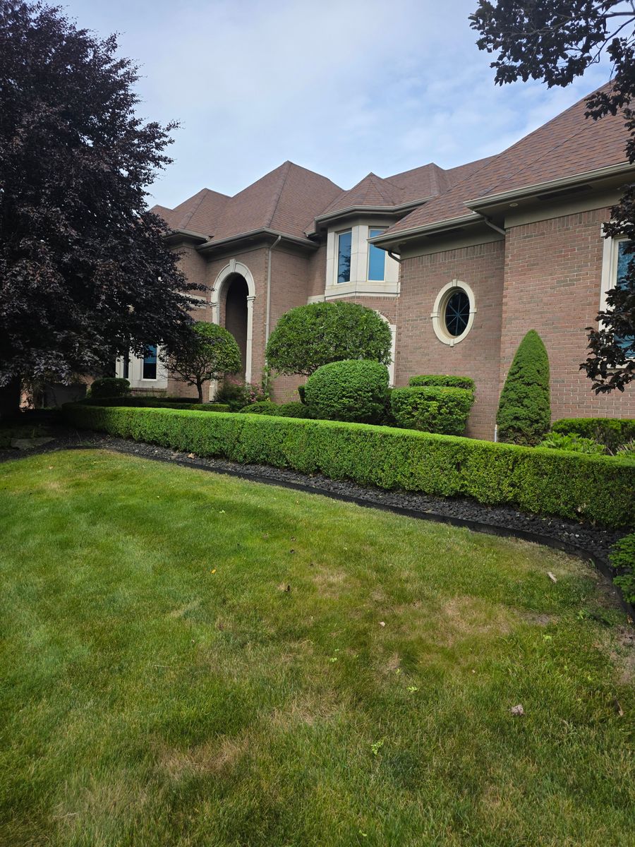 Mowing for Ivy Lawn and Landscaping in Oxford, MI