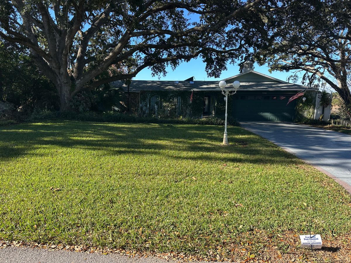 Lawn Spraying for Garrison Pest Control Inc in North Weeki Wachee, FL
