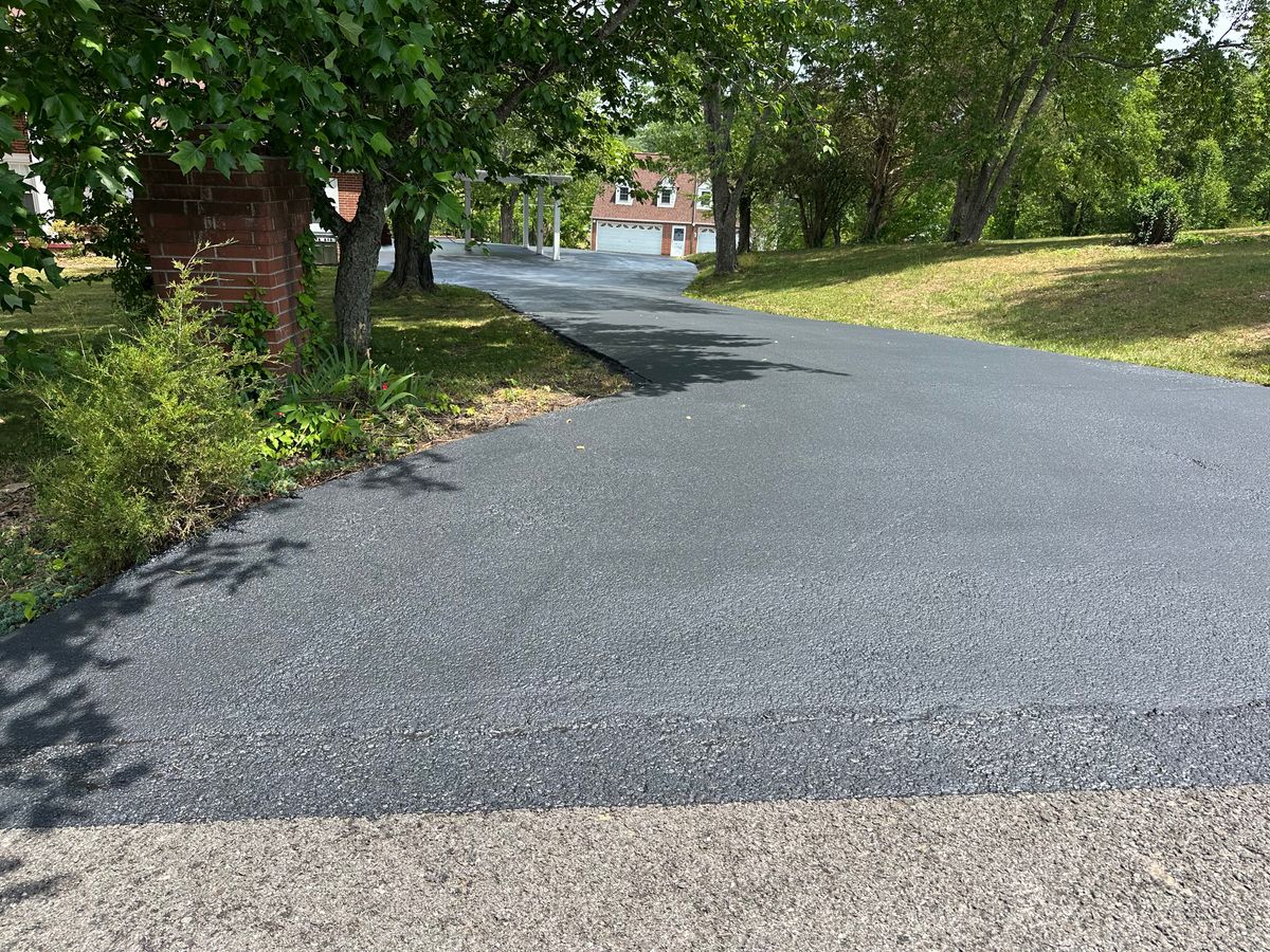 Asphalt Seal Coating for Metzler Paving and Sealcoating LLC in Jacksboro, TN