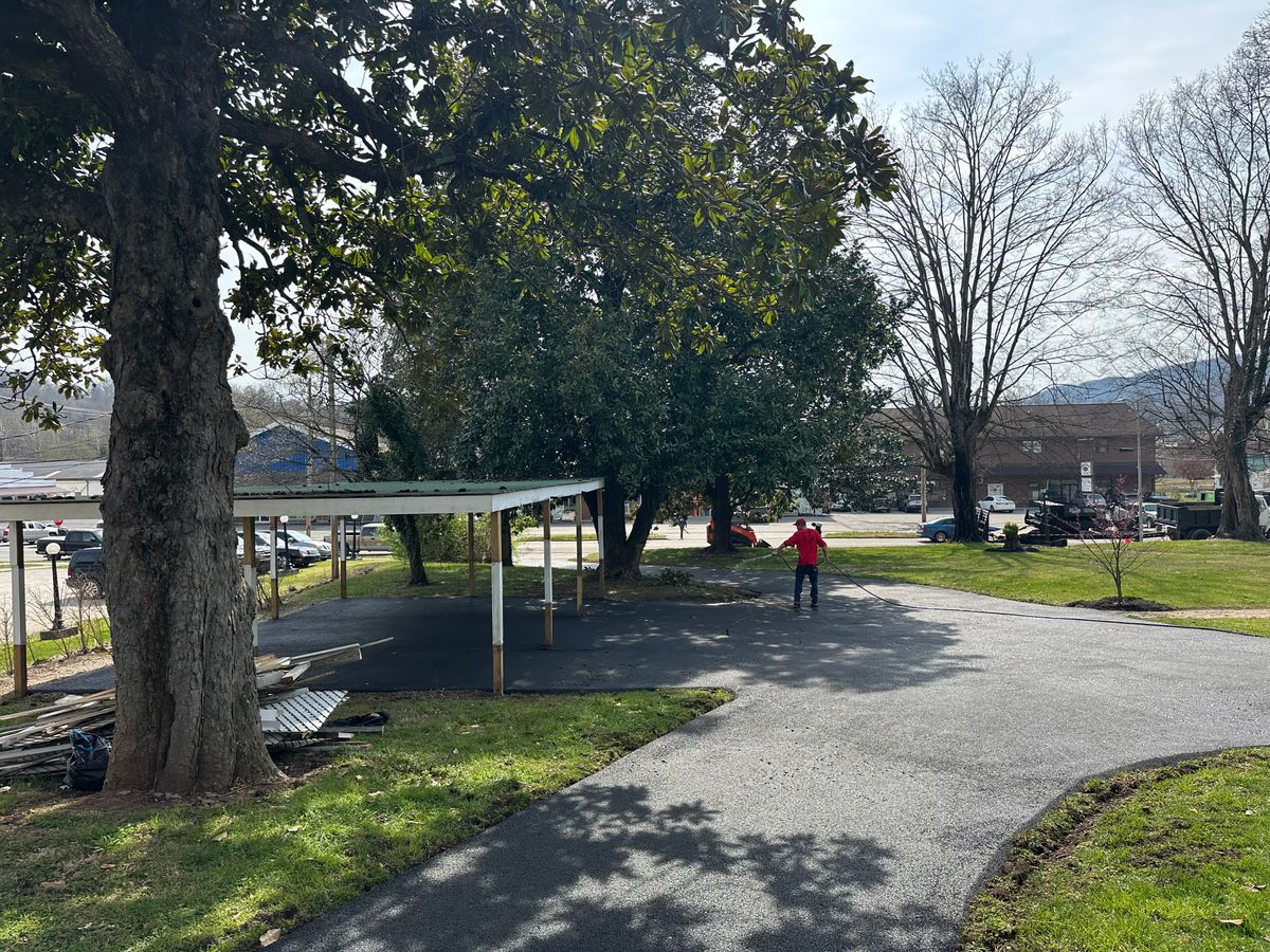 Asphalt Paving for Metzler Paving and Sealcoating LLC in Jacksboro, TN