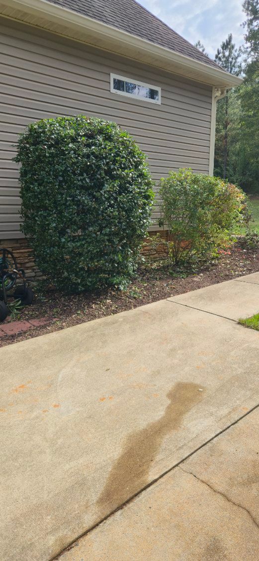 Shrub Trimming for Fresh Cut Yard & Lawn Care LLC in Forsyth, GA
