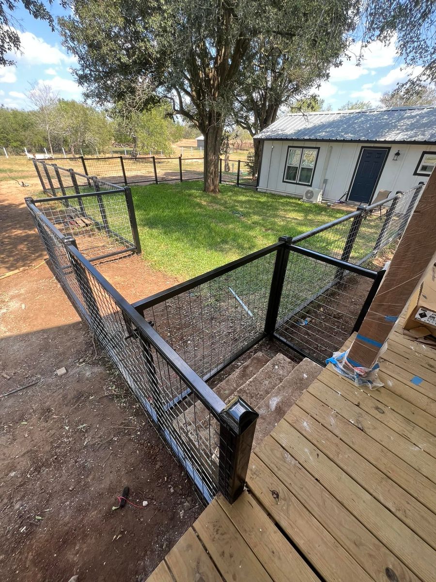 Custom Fences & Gates for Roadrunner Welding & Construction in Based in Hull City, TX