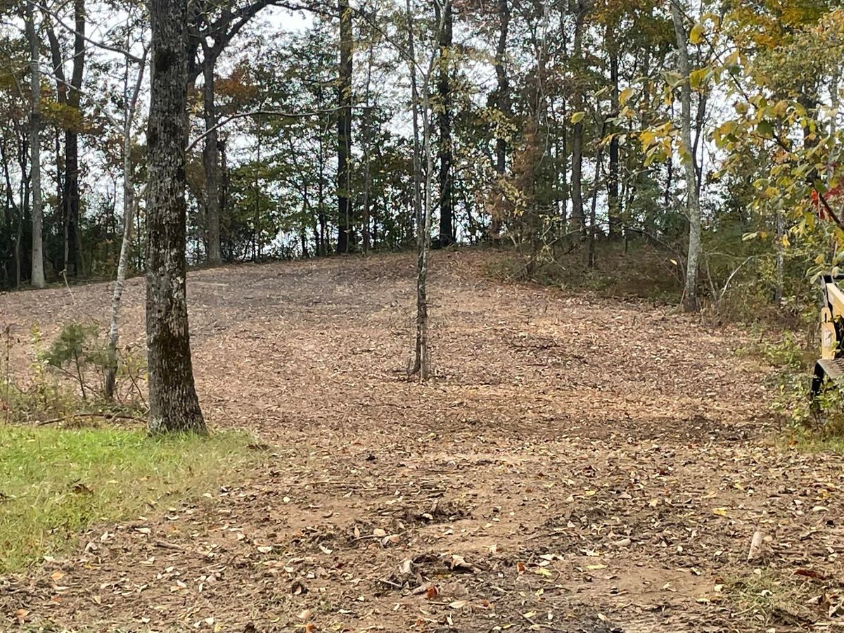 Fresh Mulch and Fertilizer  for Great American Landworks  in Morrison, TN