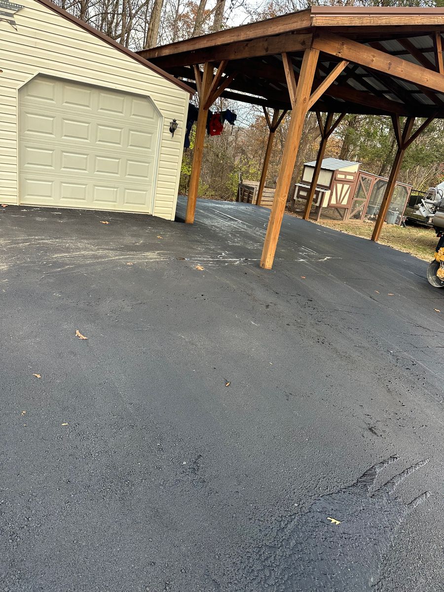 Asphalt Paving for Metzler Paving and Sealcoating LLC in Jacksboro, TN