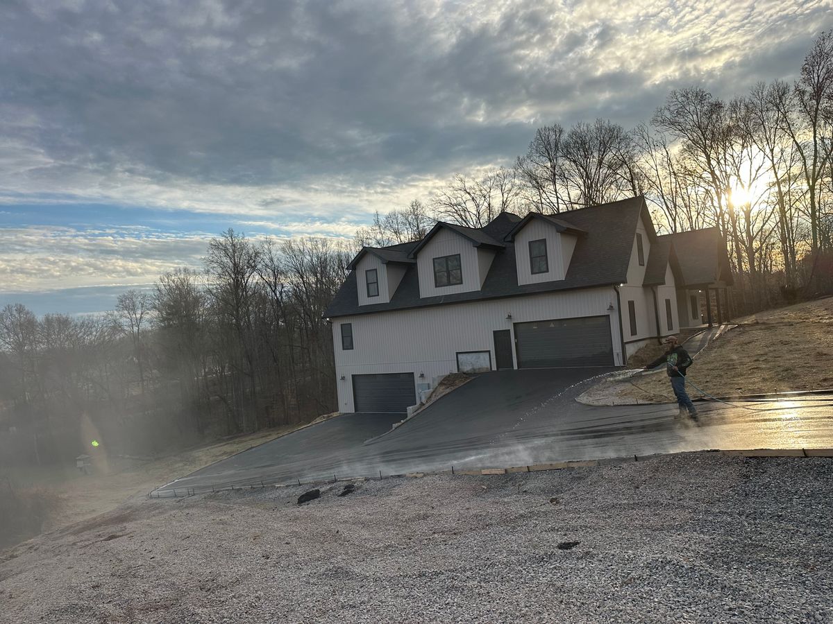 Asphalt Paving for Metzler Paving and Sealcoating LLC in Jacksboro, TN