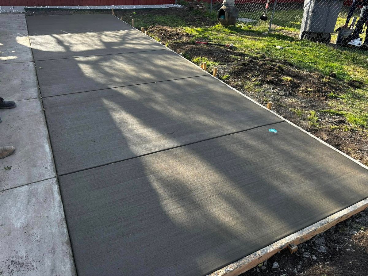 Sidewalk Installation for Maldonado's Concrete Construction in Dallas, TX