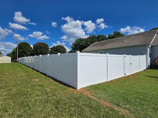 Vinyl fencing for Southern Town & Country Fence in Sparta, TN
