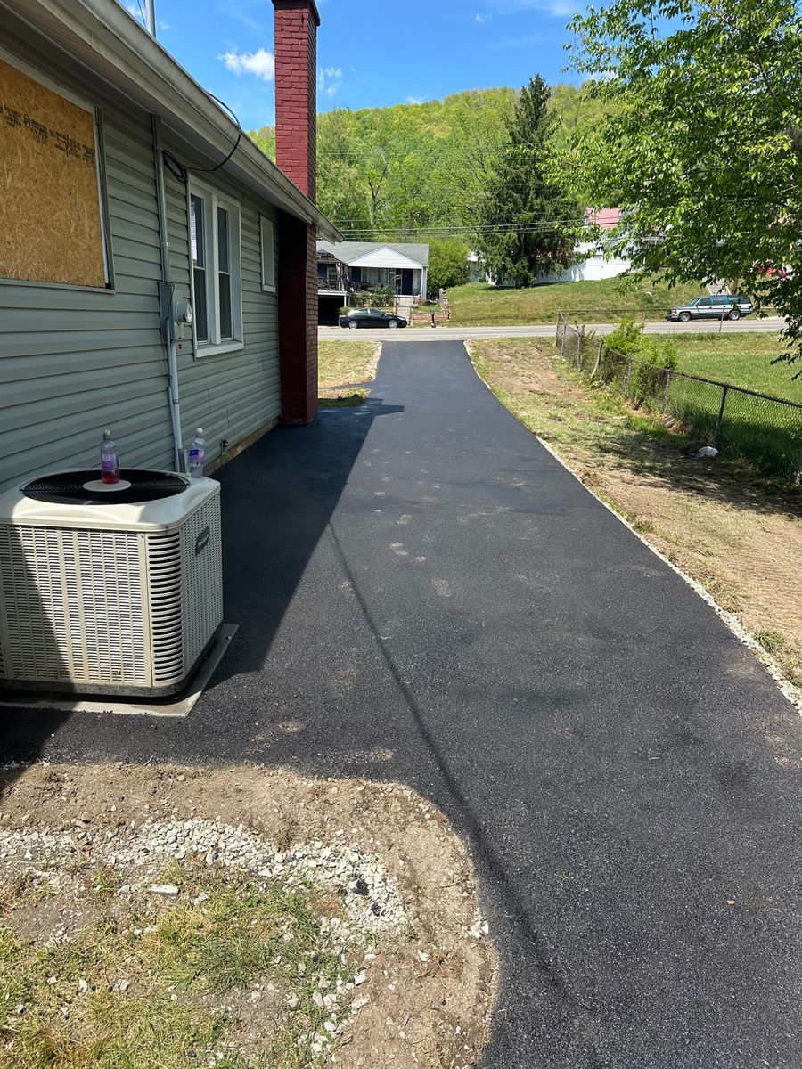 Asphalt Paving for Metzler Paving and Sealcoating LLC in Jacksboro, TN