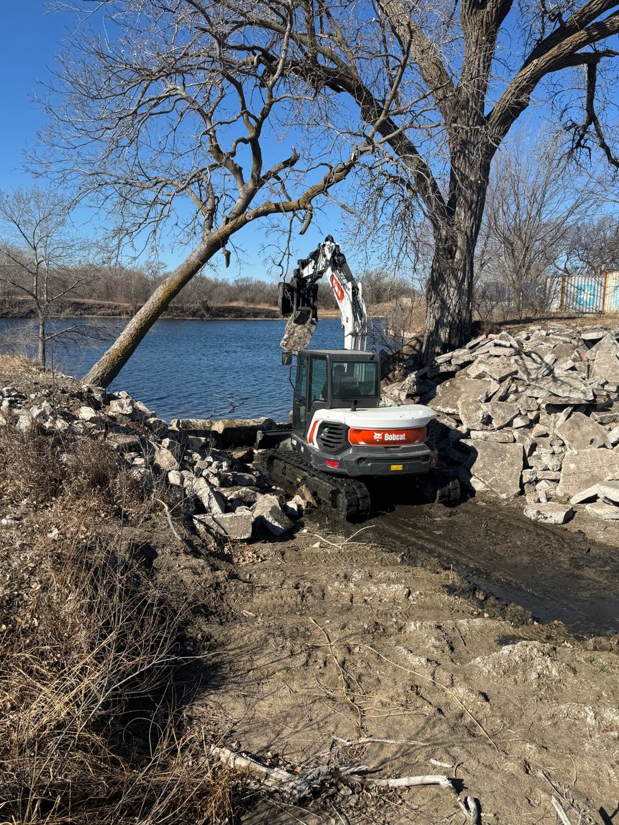 Skid Steer Services for HDE Services LLC in Grand Island, NE