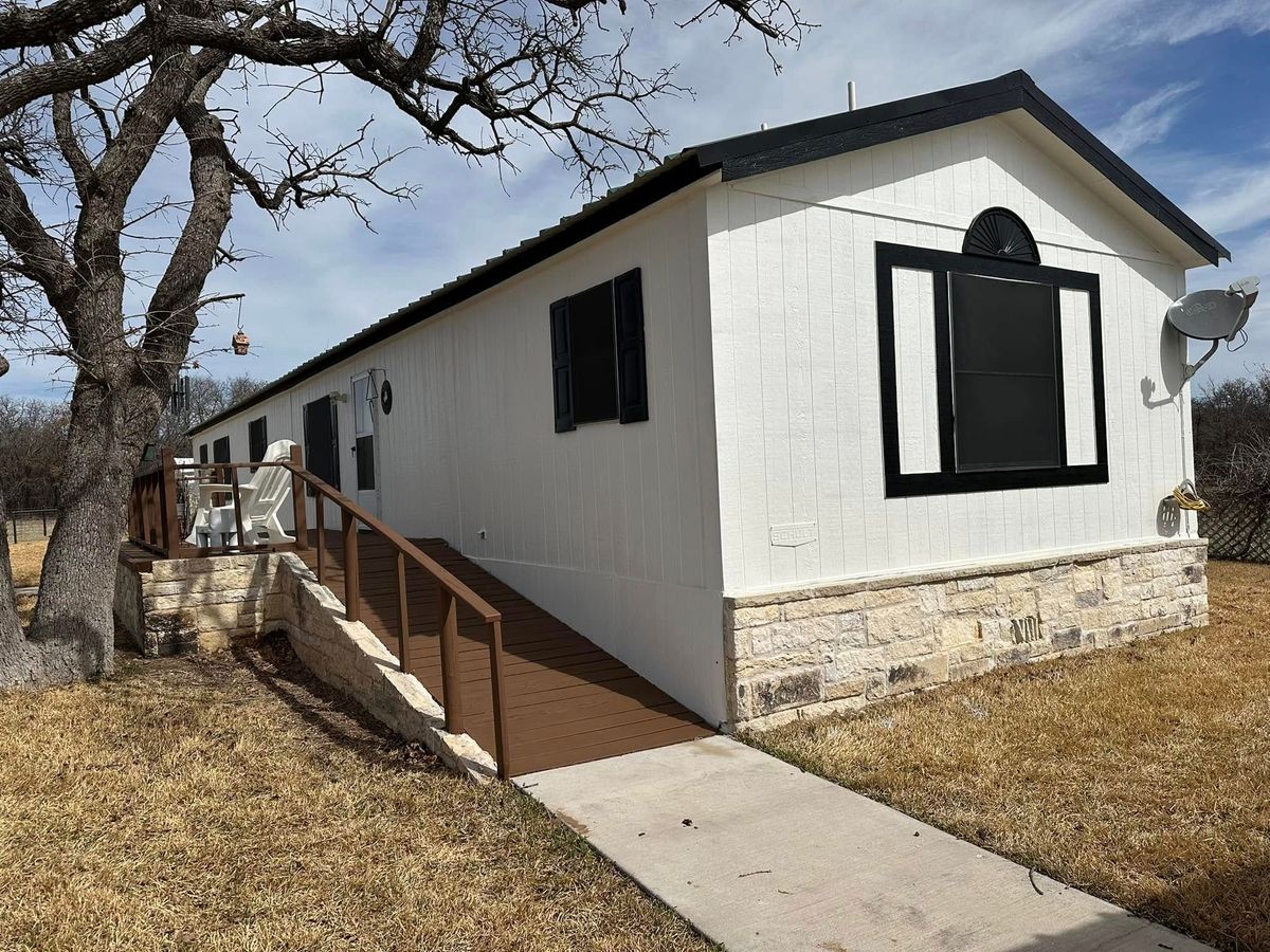 Flooring for Suarez Pro Flooring and Remodeling in Comanche, TX