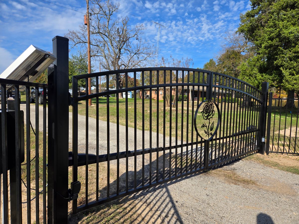 Gates and Operators for JR Fences in Lindale, TX