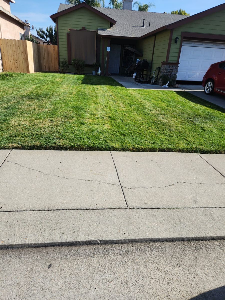 Lawn Maintenance for Vargas LANSCAPE LLC in Stockton, CA