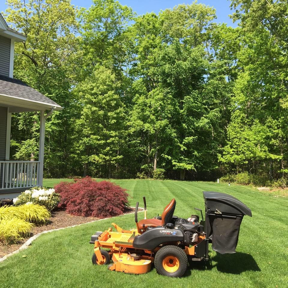 Mowing for Synhorst Property Maintenance & Landscaping in Connecticut, CT