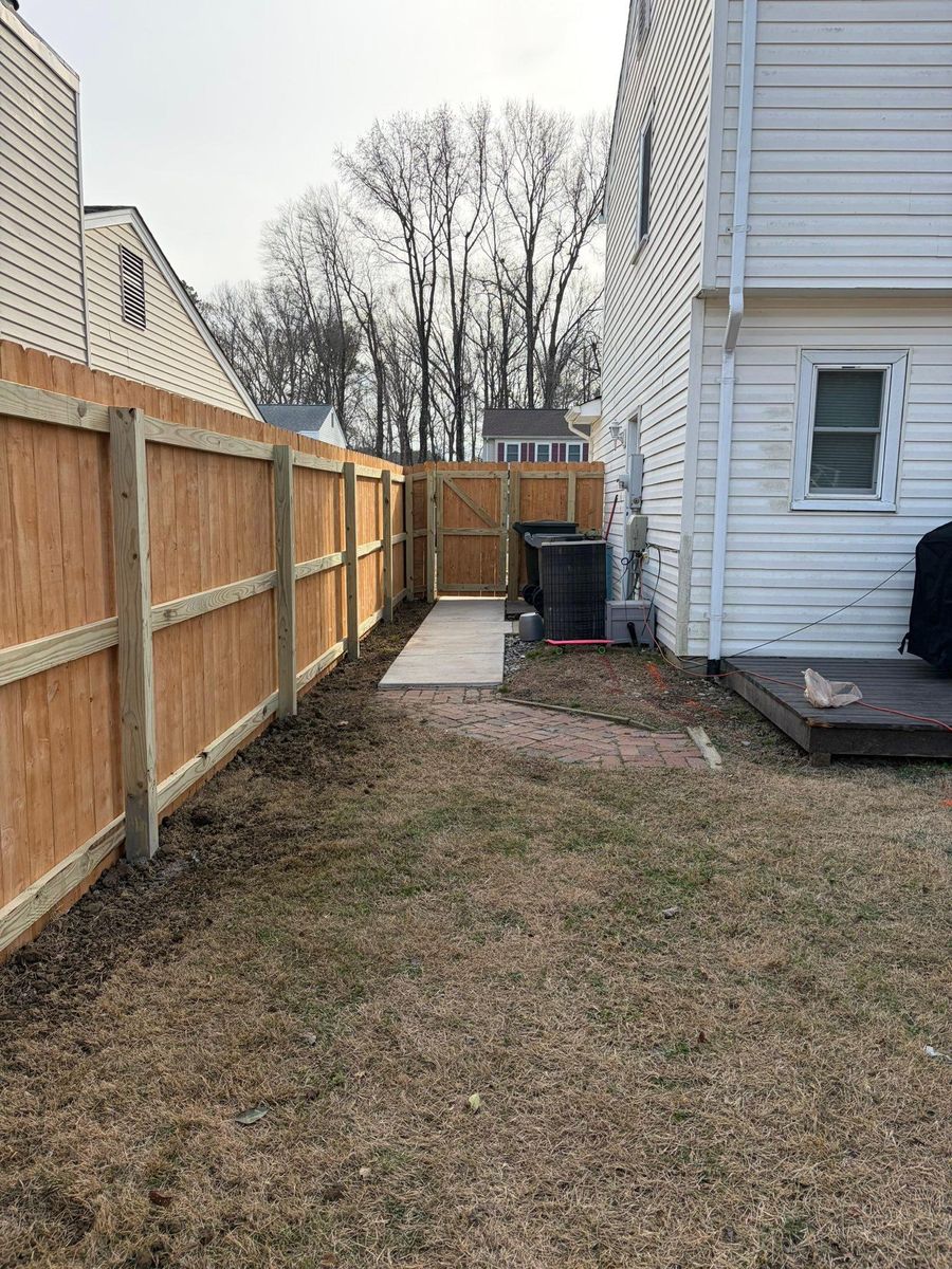 Fence Repair for RedLine Fencing in Moyock, NC