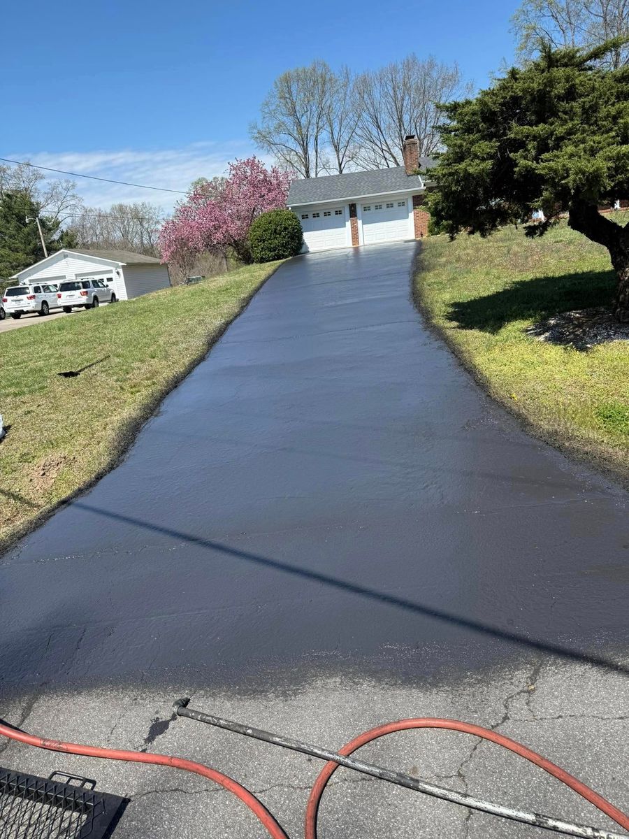 Sealcoating for Gus’s Paving and Sealcoating in Buffalo Junction, VA