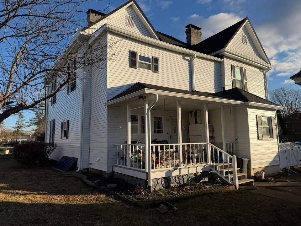 All forms of Siding metal and vynl for KY Gutter Pro & Specialty Roofing Systems in Monticello, KY