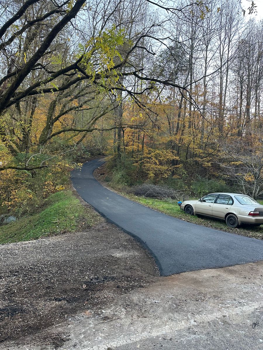 Asphalt Paving for Metzler Paving and Sealcoating LLC in Jacksboro, TN