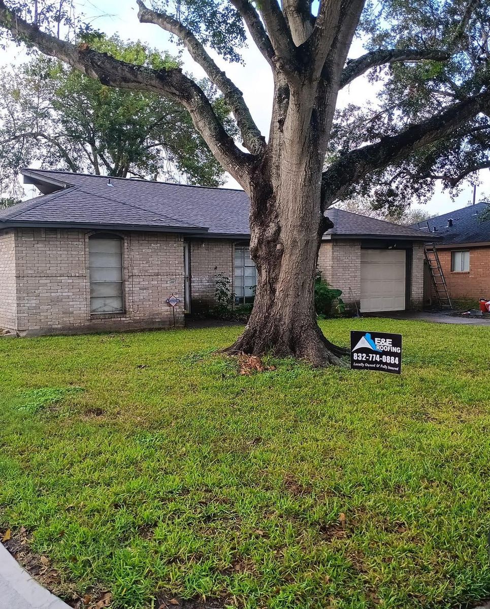 New roof installation for E & E Roofing & Exteriors LLC in Baytown, TX