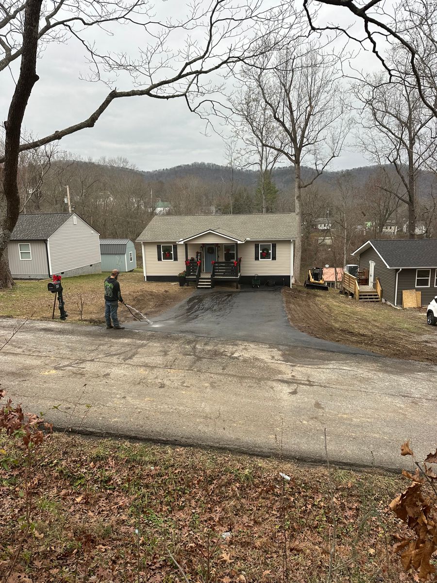 Asphalt Paving for Metzler Paving and Sealcoating LLC in Jacksboro, TN