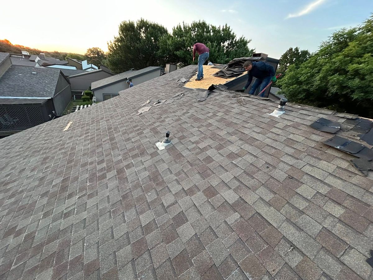 Roofing Repairs for Royalty Contracting Roofing in Saginaw, TX