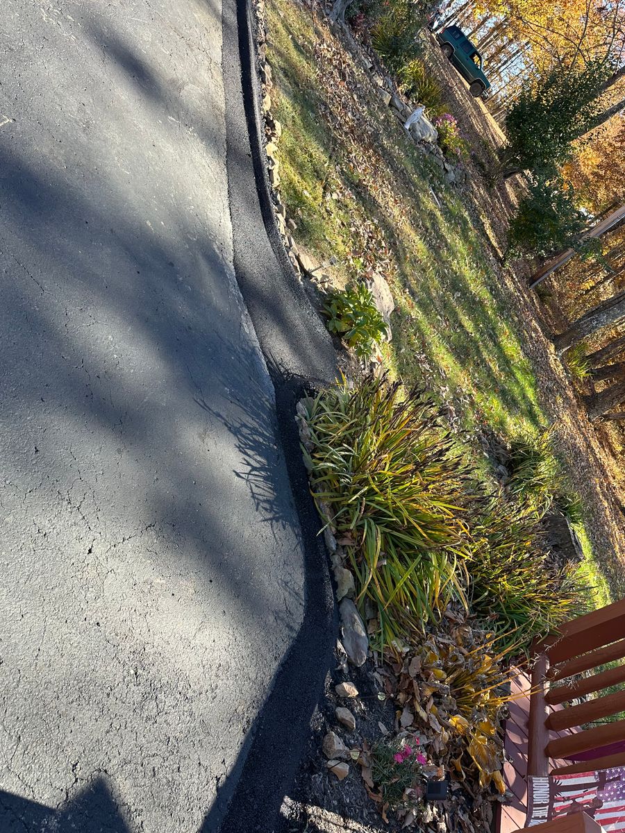 Asphalt Paving for Metzler Paving and Sealcoating LLC in Jacksboro, TN