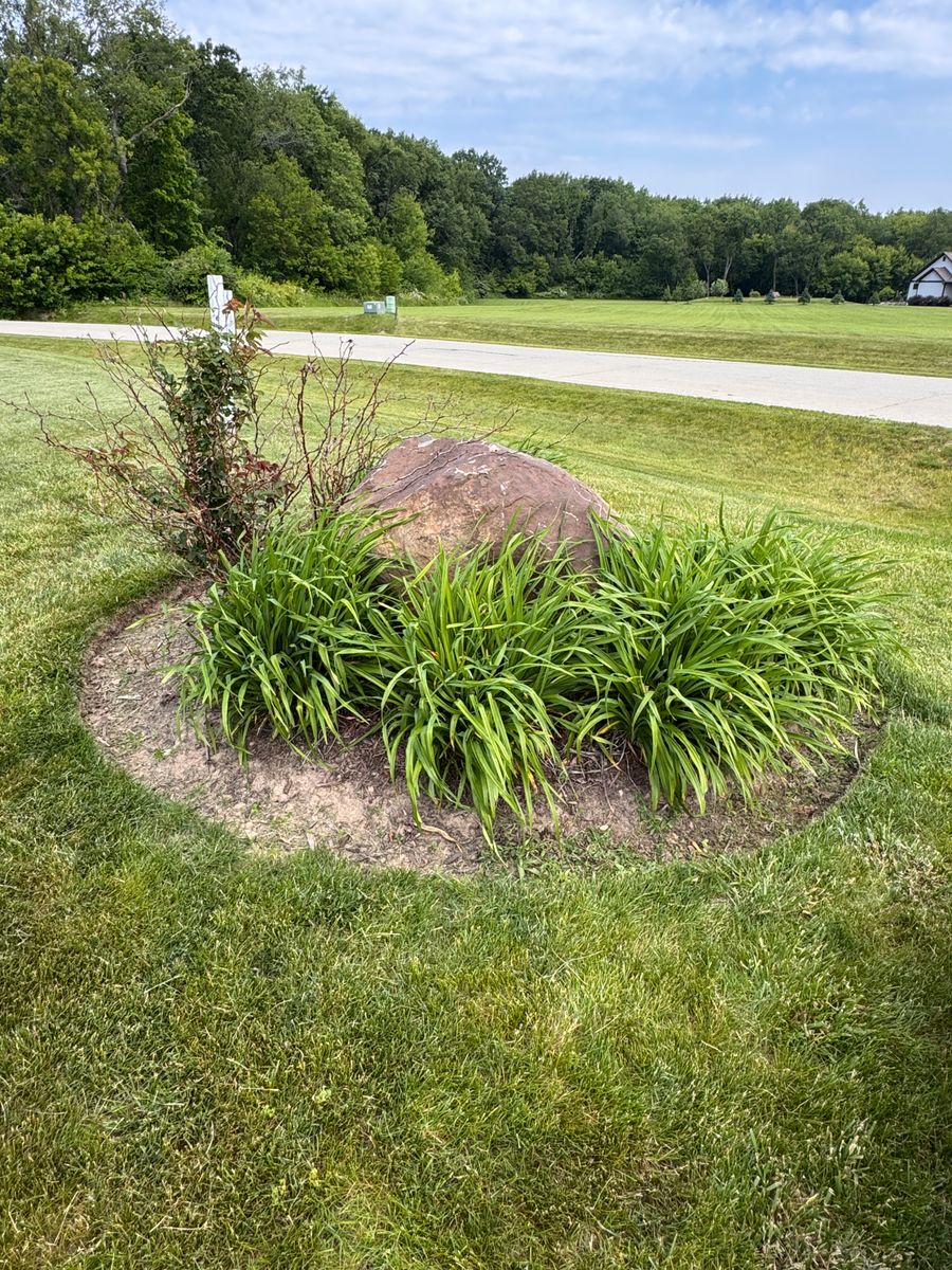 Edging and Mulch Installation for H&L Lawn Care LLC in Twin Lakes, WI