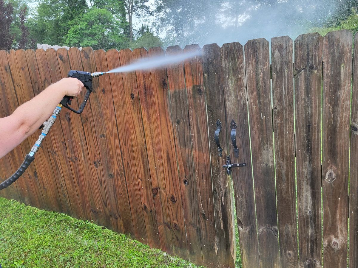 Fence Washing for Hydro Hustle in Athens,  GA