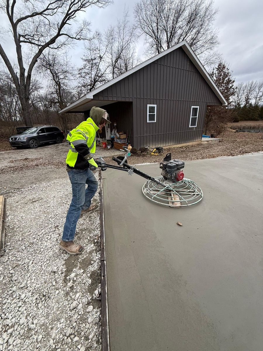 Porches, Patios, & Firepits for Whitfield Concrete Construction in Solsberry, IN