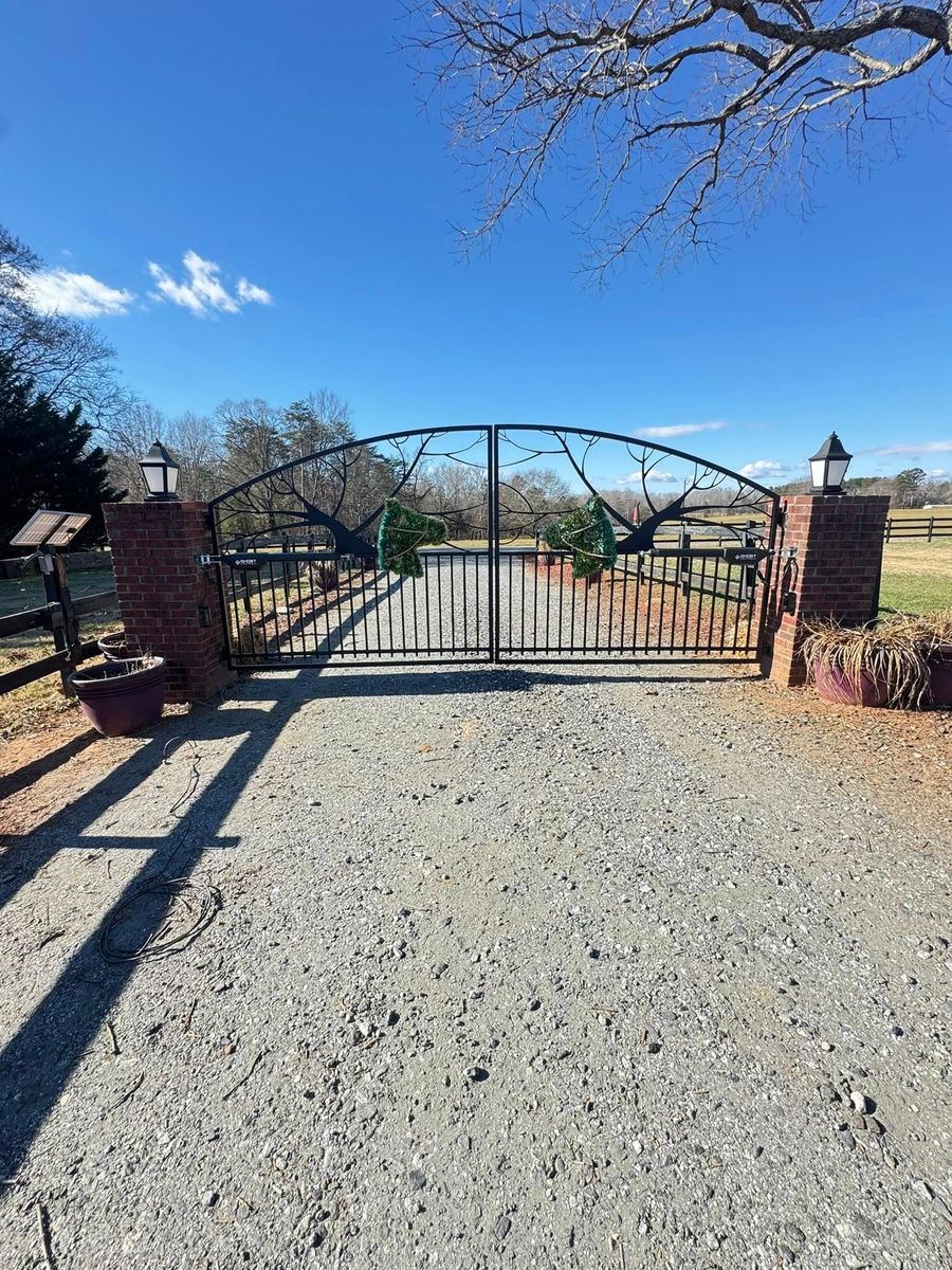 Custom Fence Design for DR Solutions LLC in Boiling Springs, SC