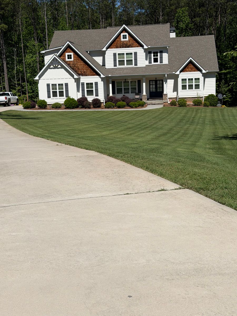 Mowing for Fantastic Lawn Care LLC in Fayetteville, GA