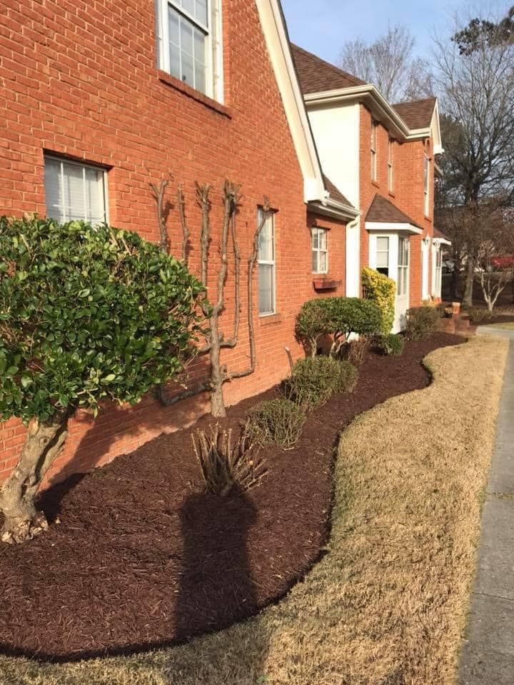 Mulch Installation for Mtn. View Lawn & Landscapes in Chattanooga, TN