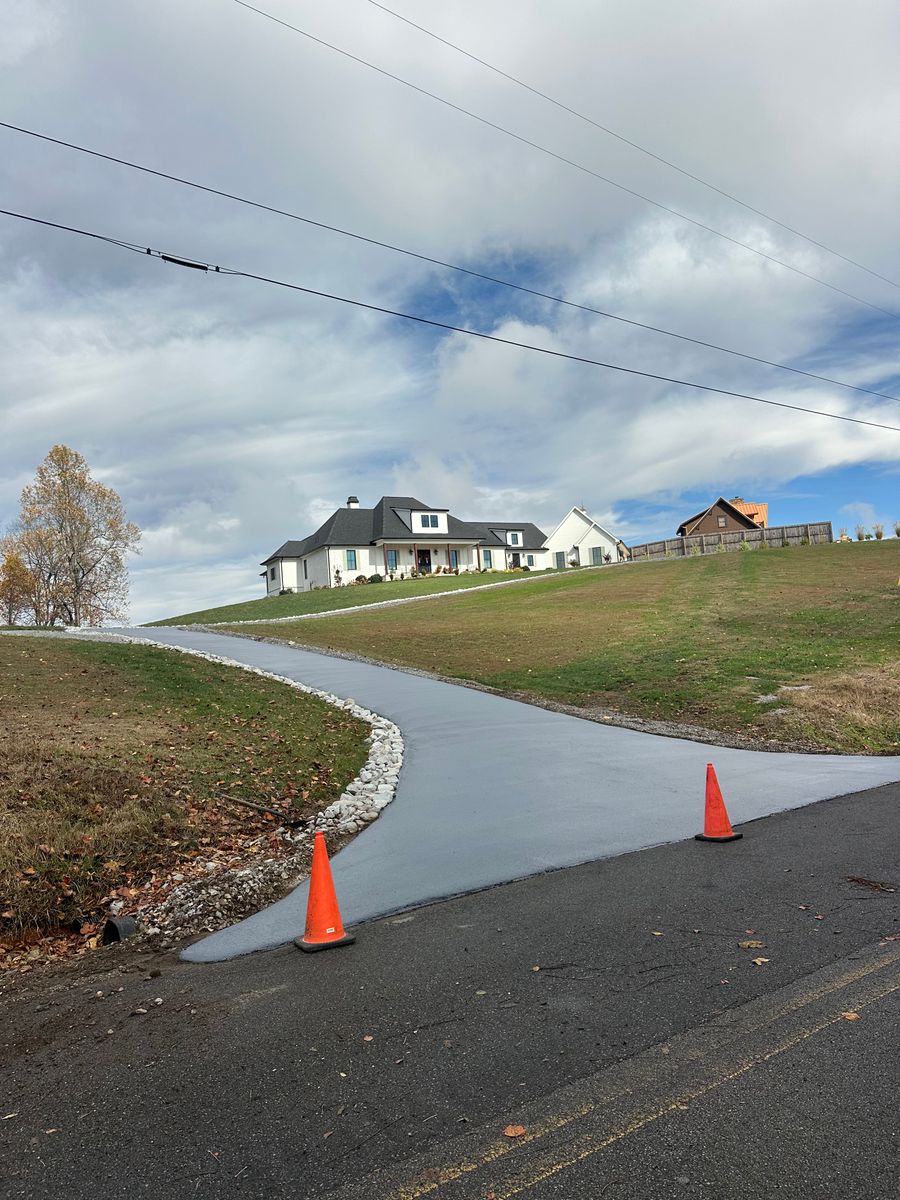 Asphalt Paving for Metzler Paving and Sealcoating LLC in Jacksboro, TN