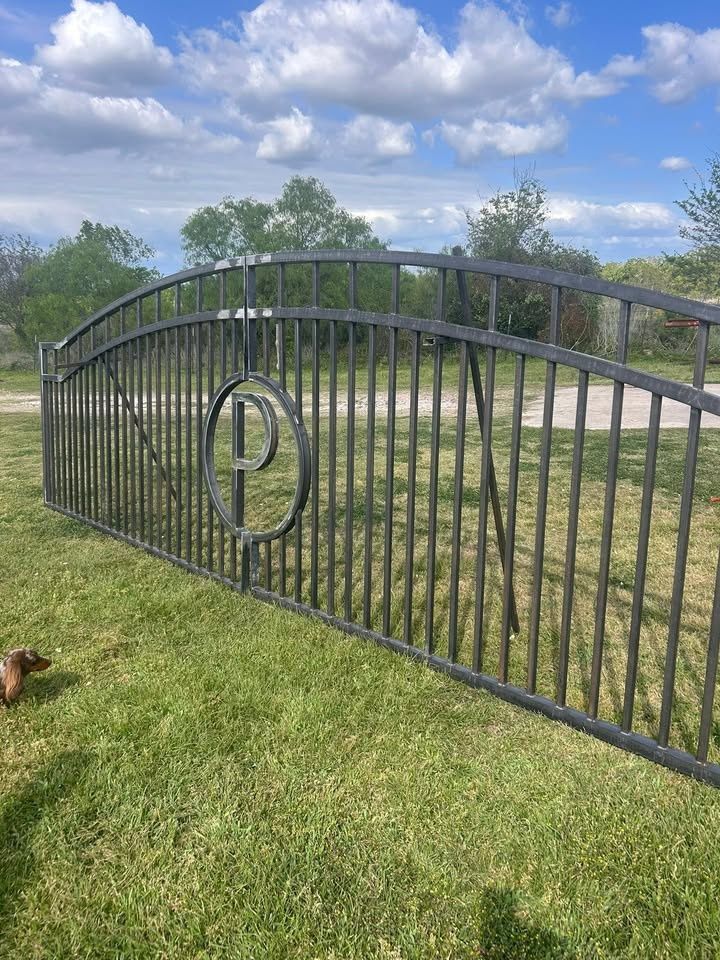 Custom Entrances for 5-7 Fencing & Construction in Madisonville, TX