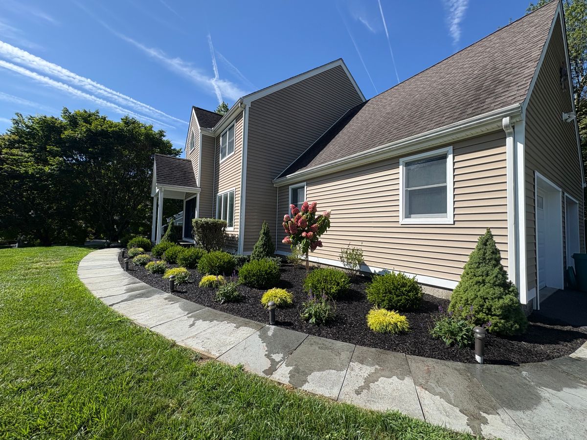 Mulch Installation for Zaldivar’s Lawn Care INC  in Peekskill, NY