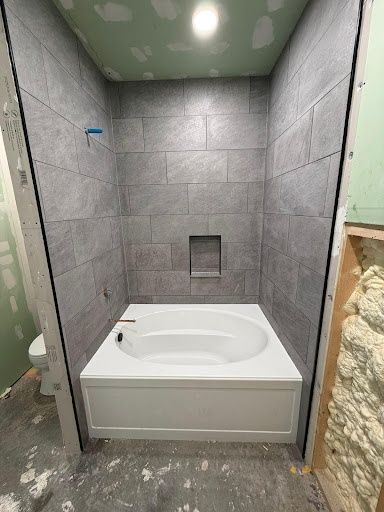 Bathroom Remodeling for Suarez Pro Flooring and Remodeling in Comanche, TX