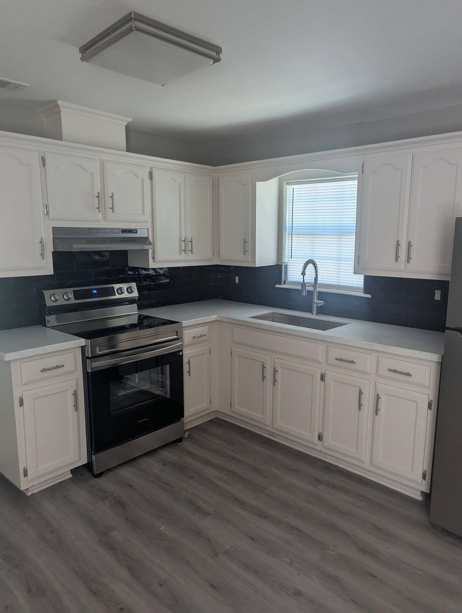 Flooring for TopNotch Painting Solutions LLC in McAllen, TX