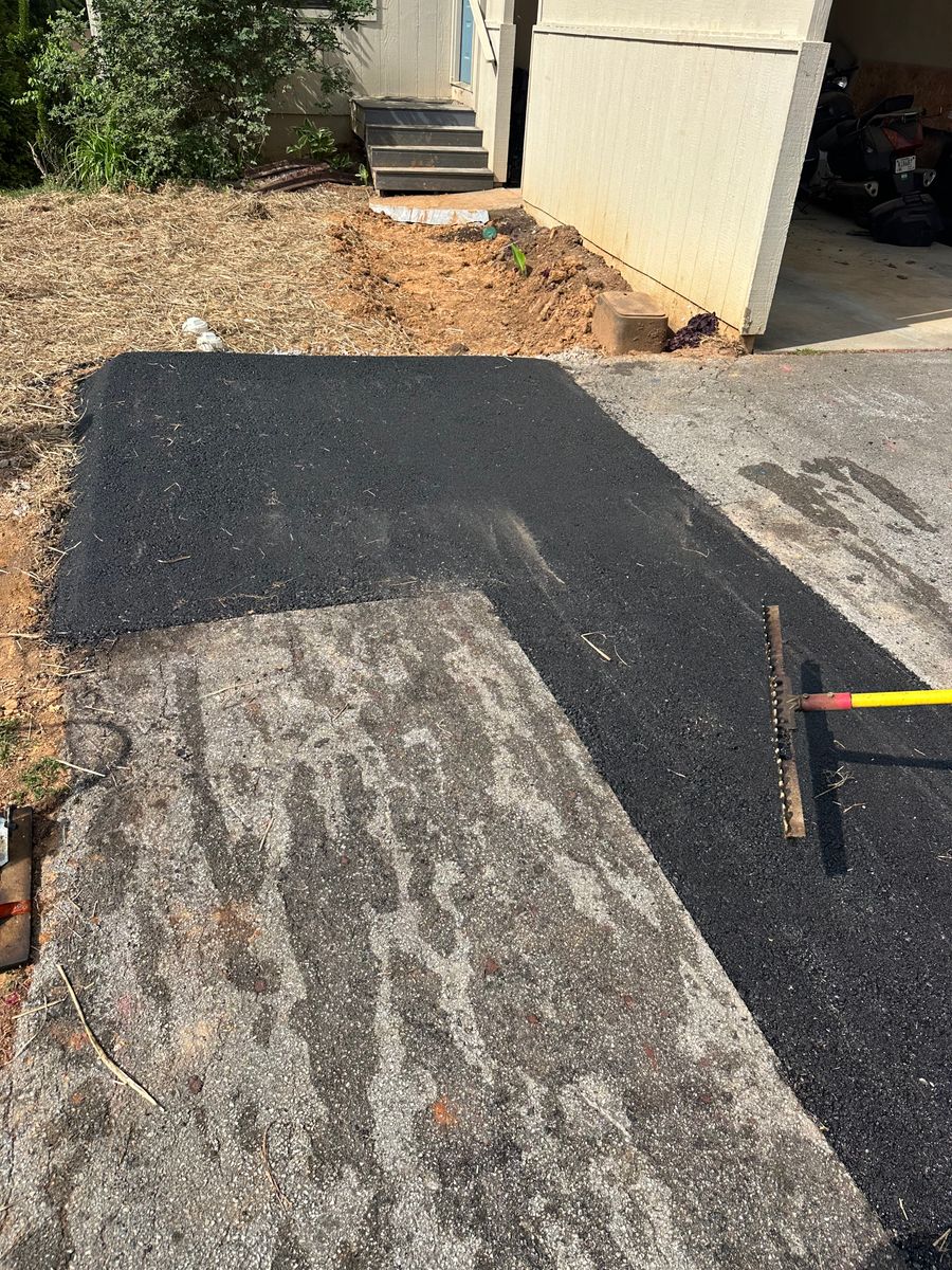 Asphalt Patching for Metzler Paving and Sealcoating LLC in Jacksboro, TN