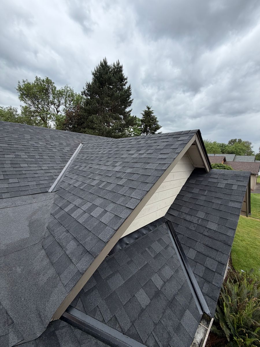 Roofing Installation for Rosas Pro Roof, LLC in Vancouver, WA