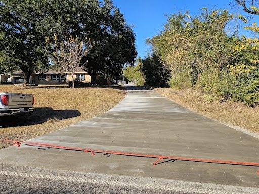 Driveway Construction for Dusty Reeves Concrete in Bloomburg, TX