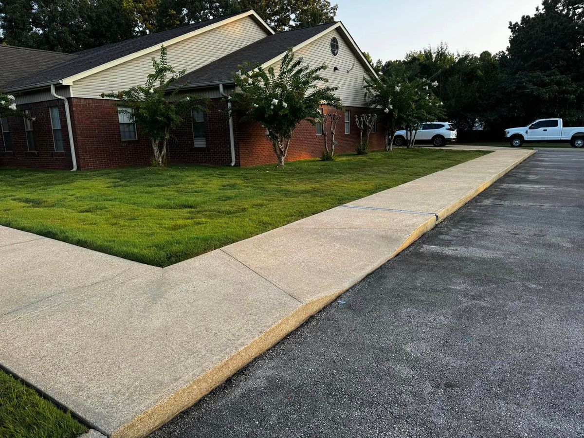 Concrete Cleaning for FunderFlow Commercial and Residential Pressure Washing Inc in Tupelo, MS