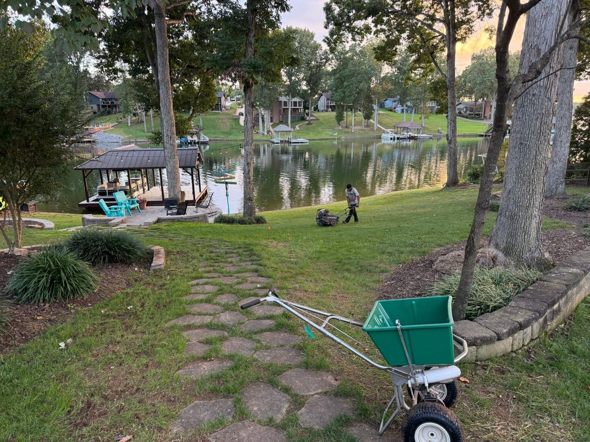 Leaf Clean Up for America's Top Pick Lawn & Landscaping in Gastonia, NC