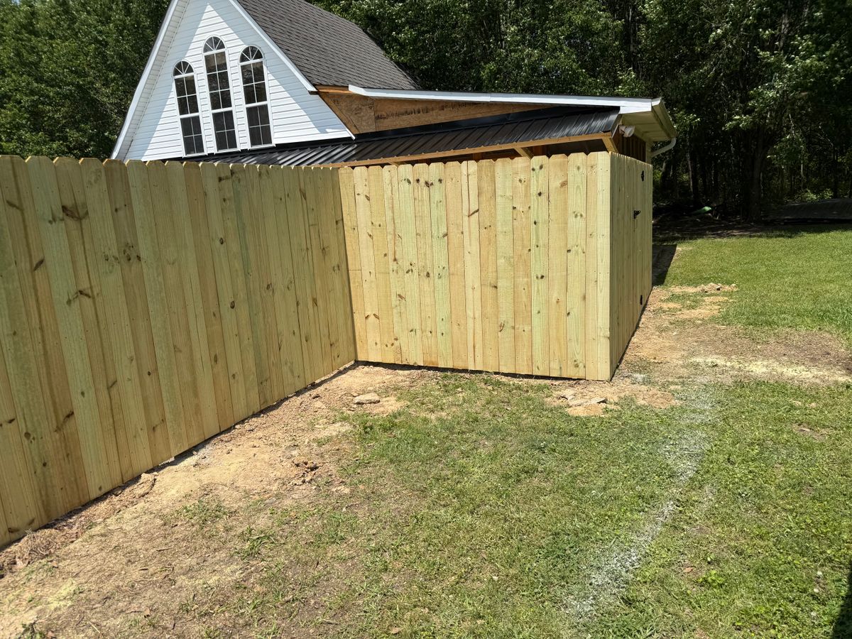 Fence Installation for Pennington Fence Co in Tupelo, MS