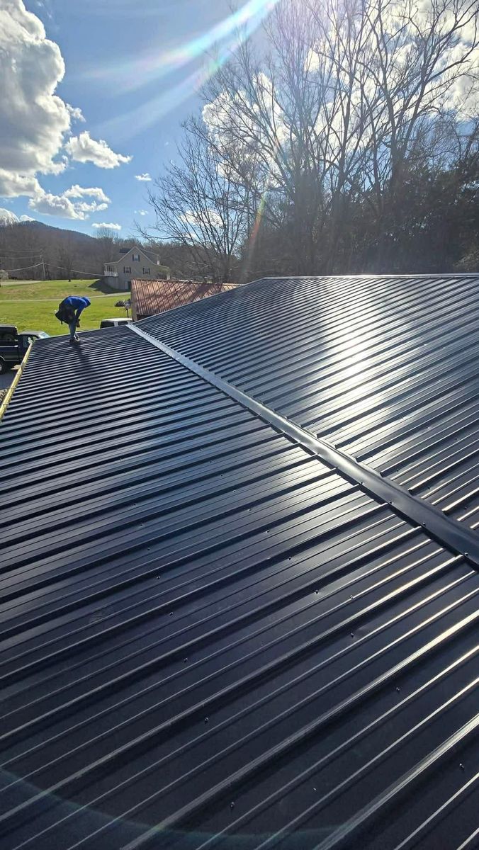 Shingle Roofing systems for KY Gutter Pro & Specialty Roofing Systems in Monticello, KY