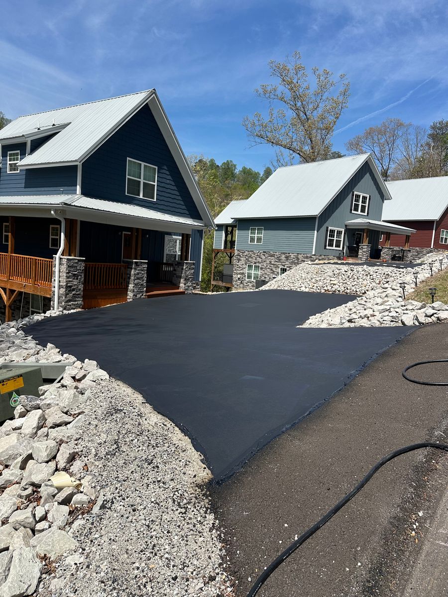 Asphalt Paving for Metzler Paving and Sealcoating LLC in Jacksboro, TN