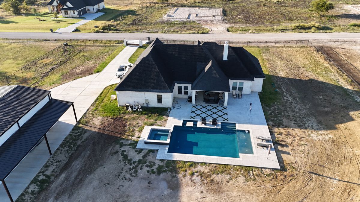 Custom Pool Design for Black Diamond Custom Pools LLC in Azle, TX