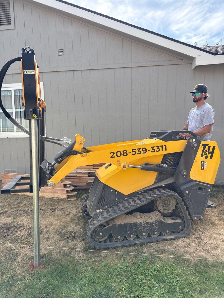 Chain Link Fence  for T&H Outdoor Services in Twin Falls, ID