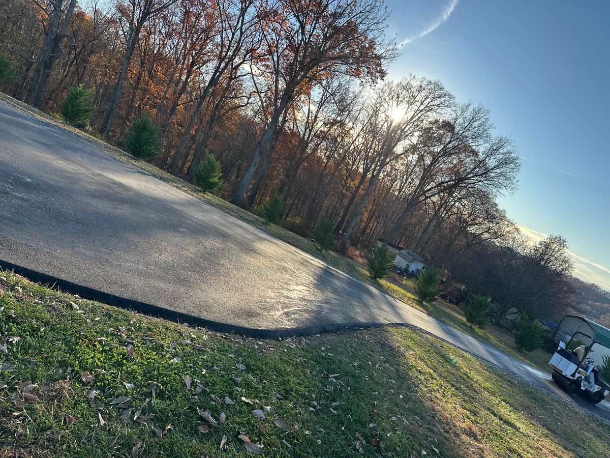 Asphalt Paving for Metzler Paving and Sealcoating LLC in Jacksboro, TN