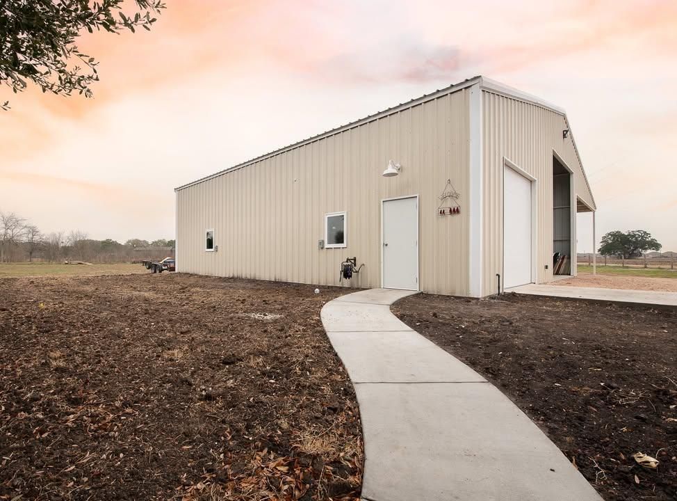 Barns & Shops for CWC Custom Homes & Barndominiums in Snook, TX