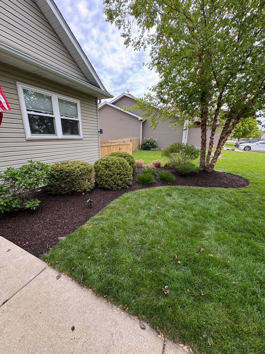 Edging and Mulch Installation for H&L Lawn Care LLC in Twin Lakes, WI