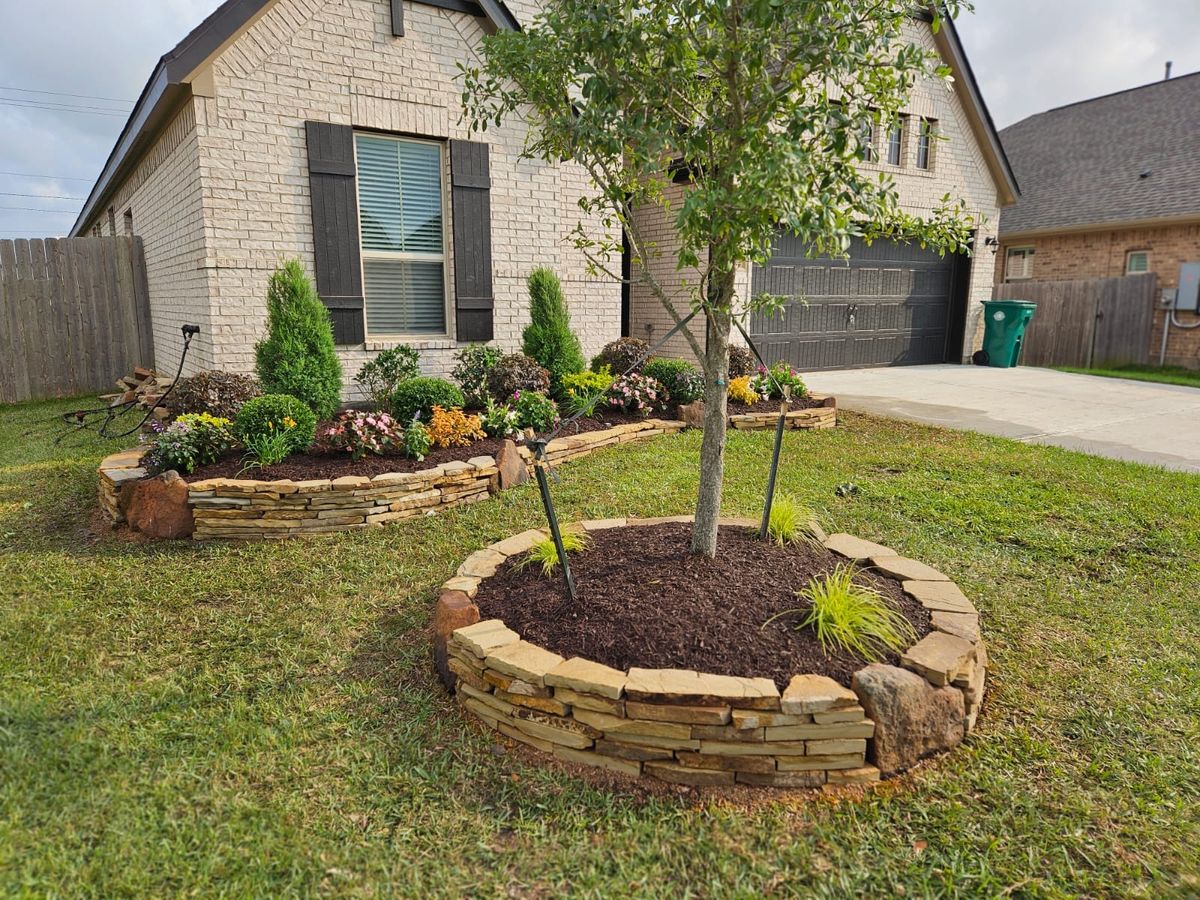 Mulching for Bonita Bay Lawn Maintenance LLC in La Porte, TX